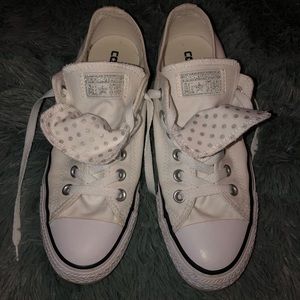 low top white converse! worn once!